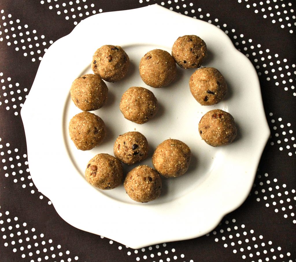 Conscious Cleanse | Raw Cookie Dough Balls | www.consciouscleanse.com | #cookieexchange #cookiedough #allergenfreecookie